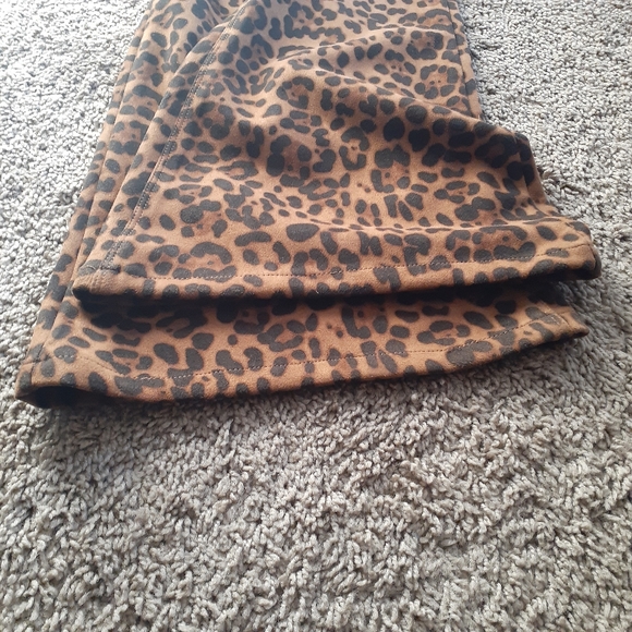 Blank NYC 27 Flare Leopard Soft Suede-like Pull on Pants, New. - Picture 6 of 15